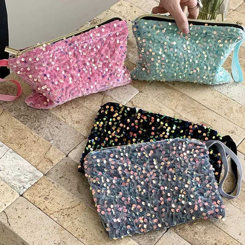 1 piece of 2025 fashionable shiny squeezed womens handbag fashionable shiny painted makeup box portable coin phone lipstick storage bagXJ250417