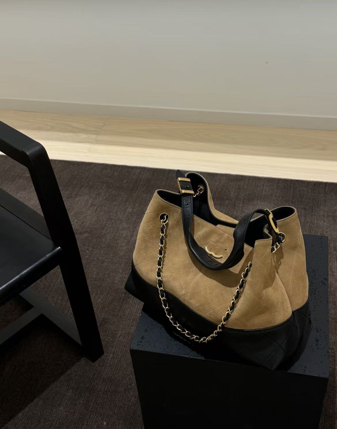 Designer Bag 2025 new double split leather single shoulder support with extra large capacity, classic diamond grid hand-held armpit commuting chain