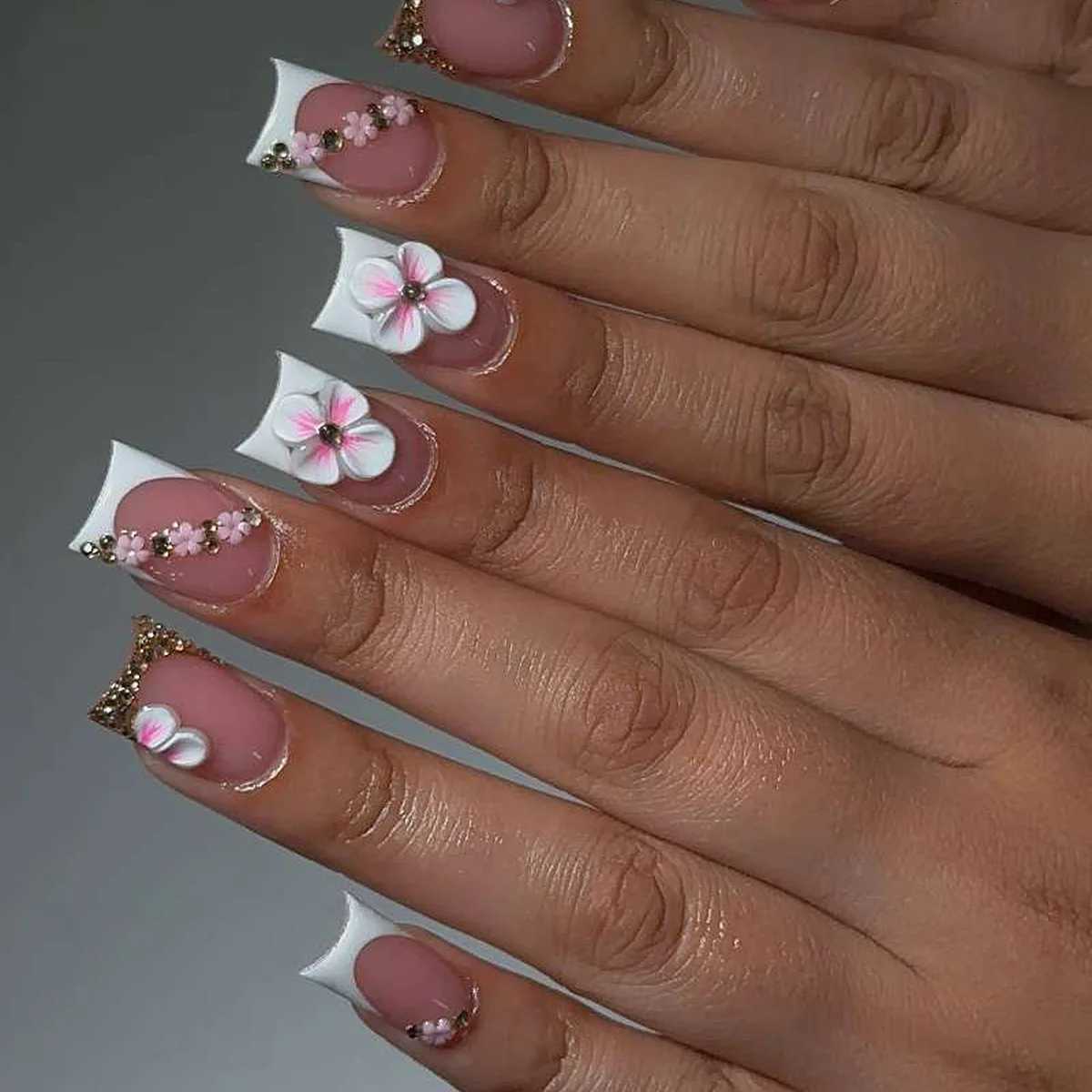 24pcs Simple White French Fake Nail Art Cute Flower Design Nails Tips Rhinestone Short Square False Nail Reusable Press on NailsT251118T251119-image-1085221812