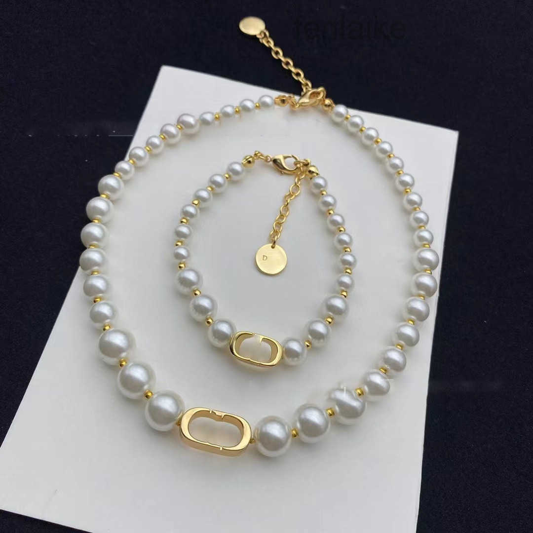 quality Necklace pearl women Designer necklace elegant Jewelry Set Bracelet Gifts for Lady Pendant Necklaces High Version-image-1106069555