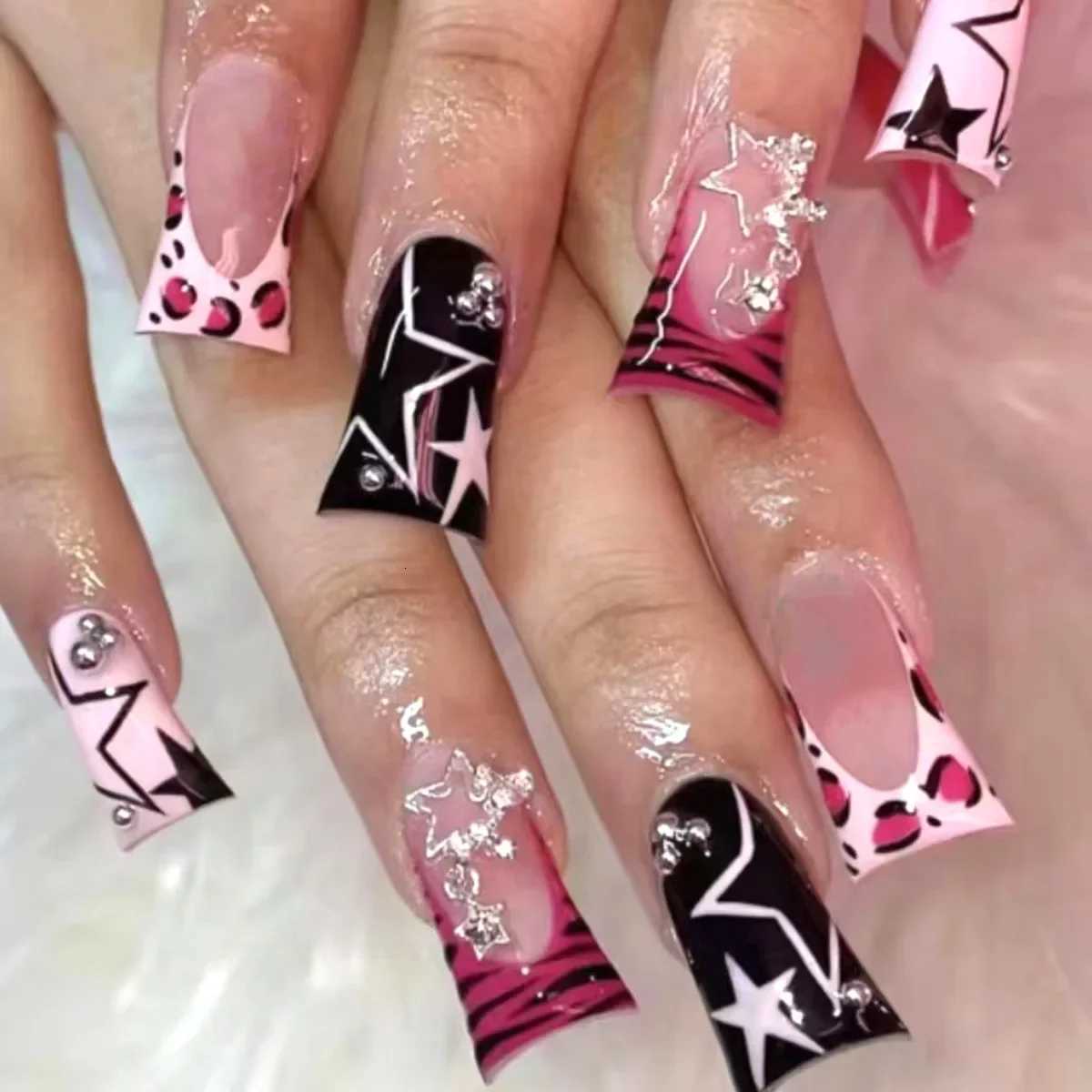 24PCS 3D Bowknot Diamonds Duckbill Fake Nails Black White Stripes French False Nail for Women Fashionable Wearable Press OnT251118T251119-image-1085213899