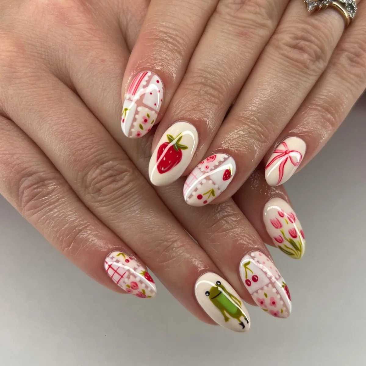 24Pcs Short Round Head Press on Fake Nails with Strawberry Flower Design False Nails Art Datachable Almond Full Cover Nails TipsT251118T251119-image-1085218510