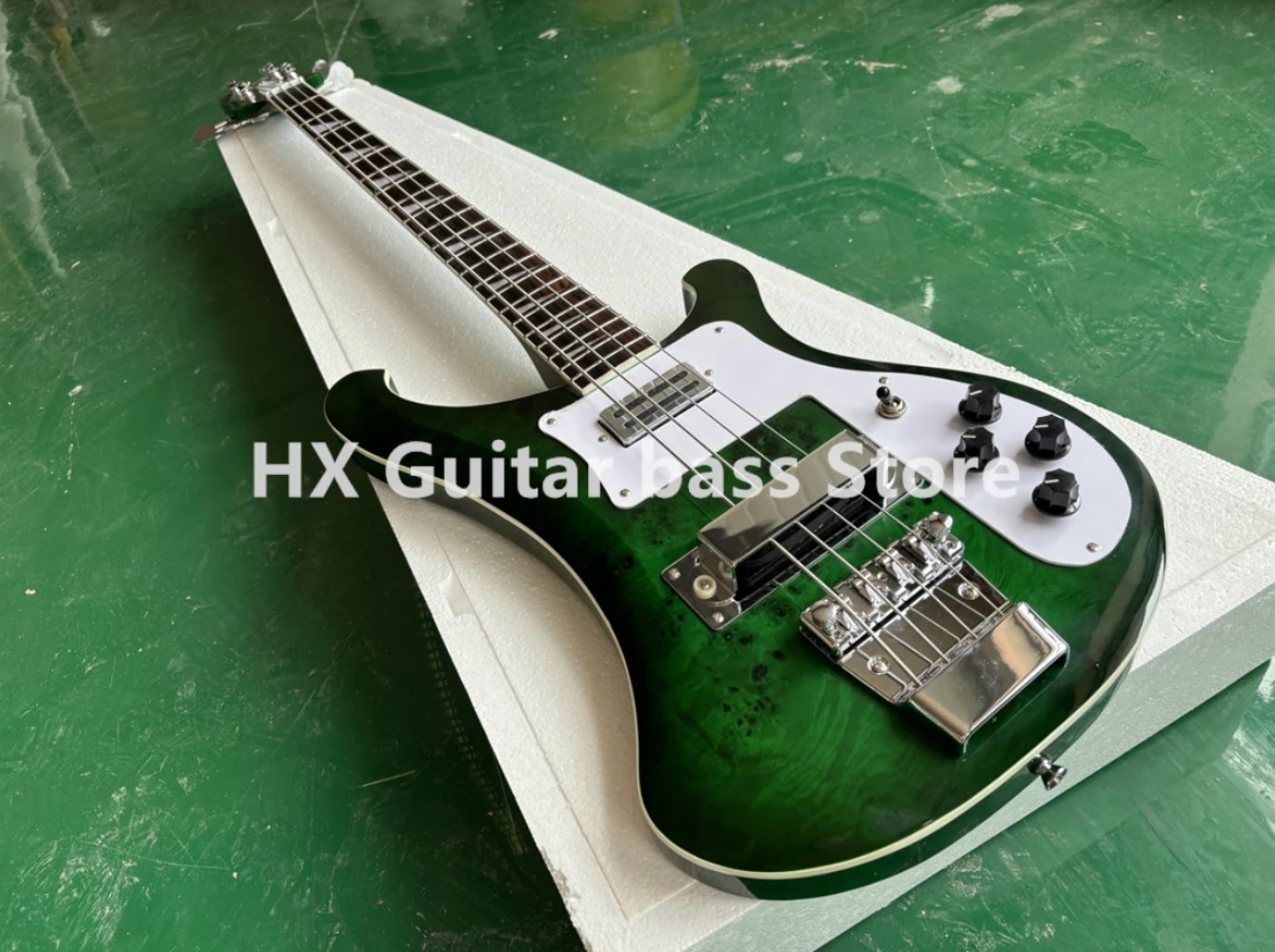 Haute qualité Rick 4 Stings 4003 Vert Qualité Maple Burl Top Guitare basse électrique Touche en palissandre Triangle Inlay Chrome Matériel 241229
