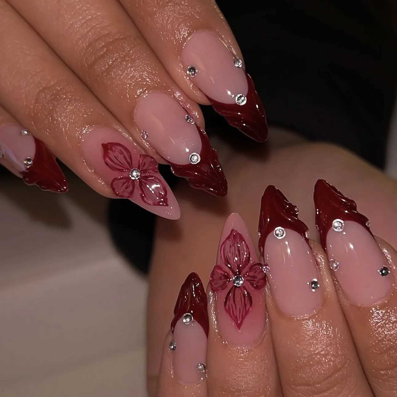 24PCS Retro Red French False Nail with Glue Simple Flowers with Diamonds Fake Nails for Spice Girls Artificial Wearable ManicureT251118T251119-image-1085219970