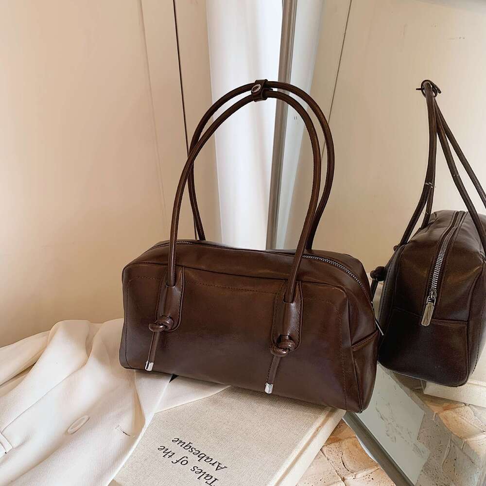 Women's 2025 autumn and winter new item high-end sense large capacity commuting shoulder fashionable hand-held pillow bag