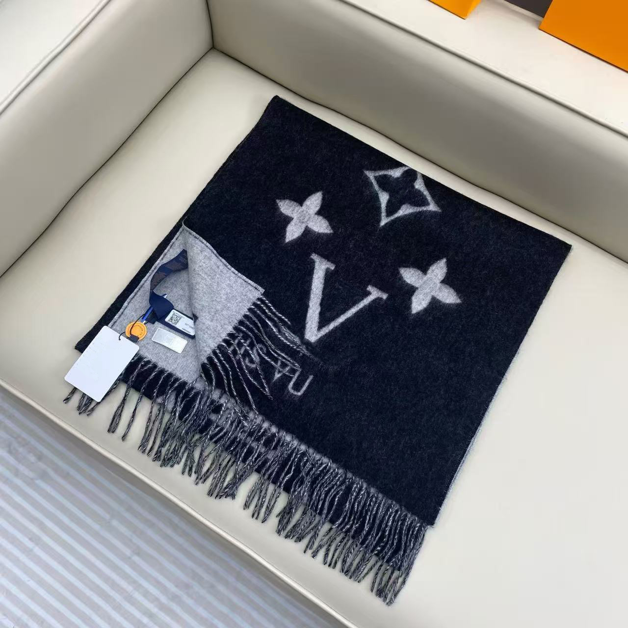 Designer Scarf for Women Cashmere letter pattern paired with tassel edge classic fashion soft and warm versatile winter scarfs