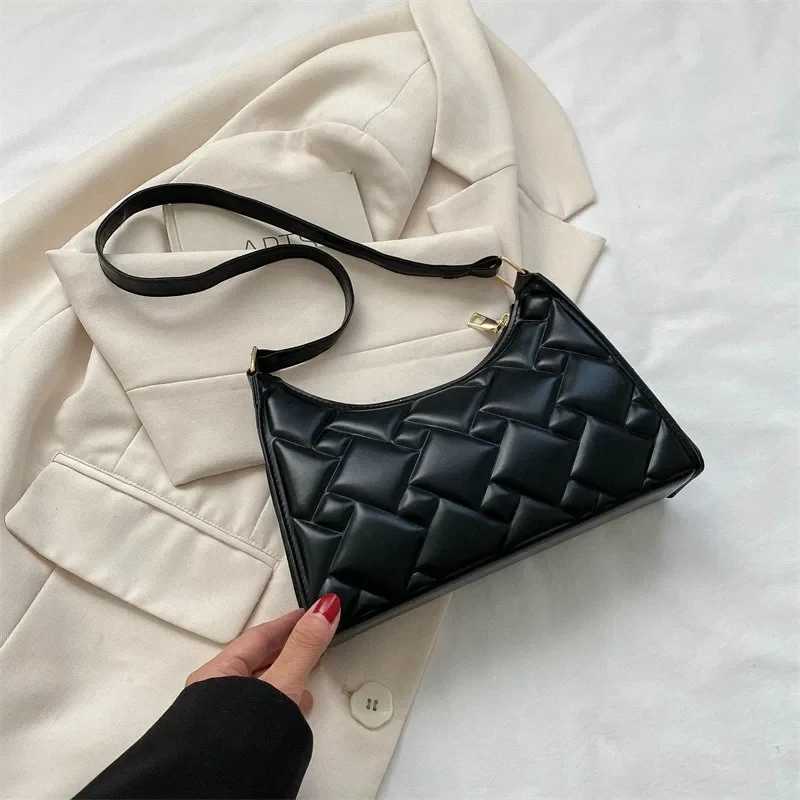 Retro Fashion Underwear Bag Niche Portable Leather Shoulder Bag Womens High end Texture Solid Color Crescent Handbag 2024 New EditionXJ250419