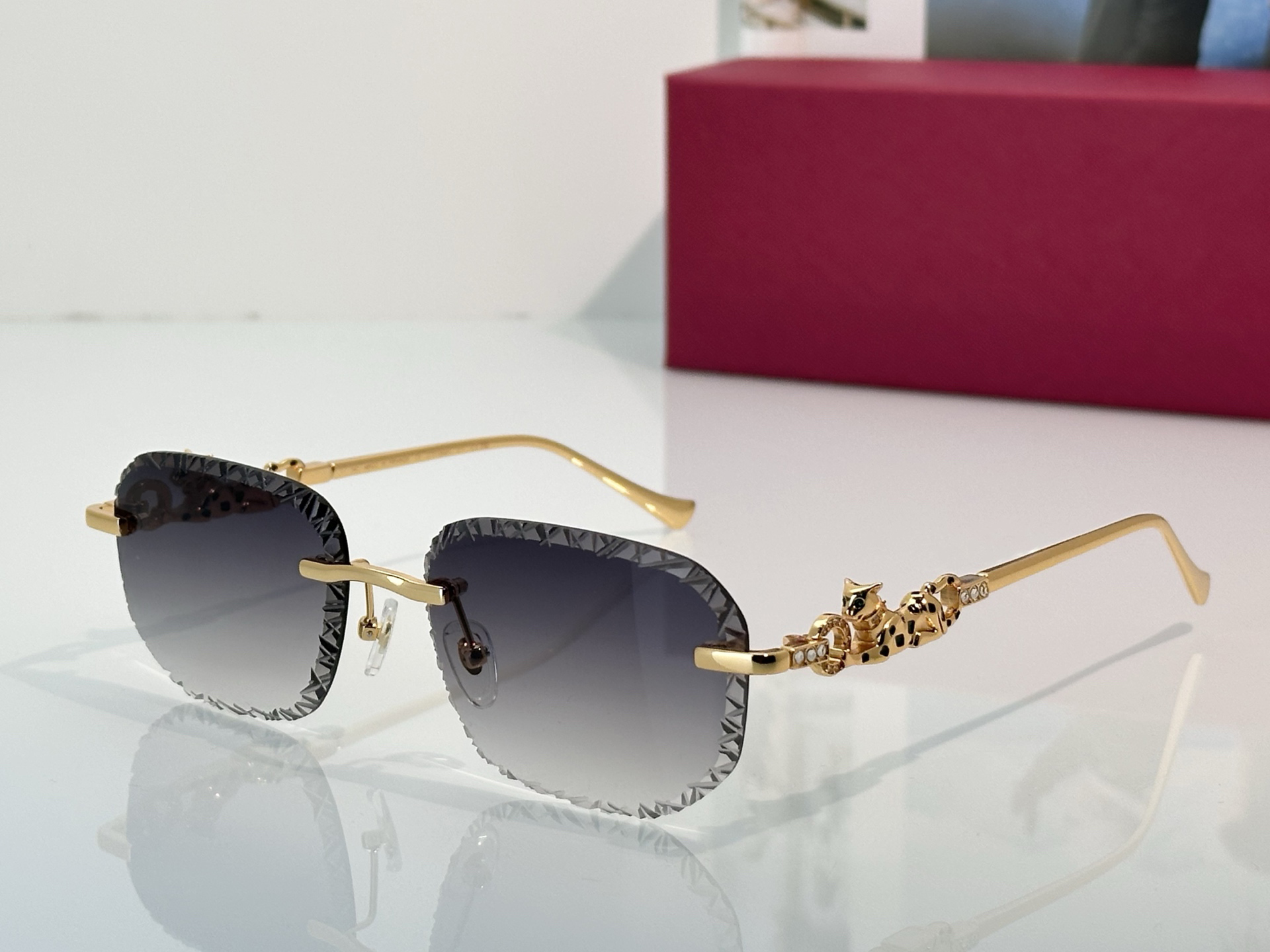 Sunglasses For Men Women Summer 01822 Popular Designer Stylish Outdoor Catwalk Leisure Style Anti-Ultraviolet UV400 Plate Sawtooth Frameless Glasses