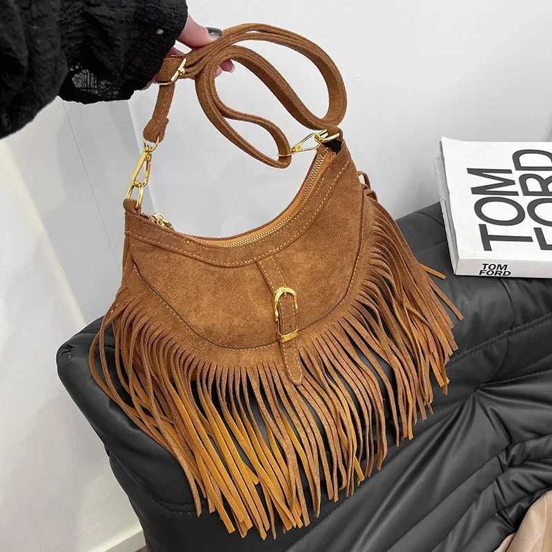 Fashionable tassel womens shoulder bag luxury designer cross shaped bag saddle 2024 retro artificial suede handbag womens shopping bagXJ250419