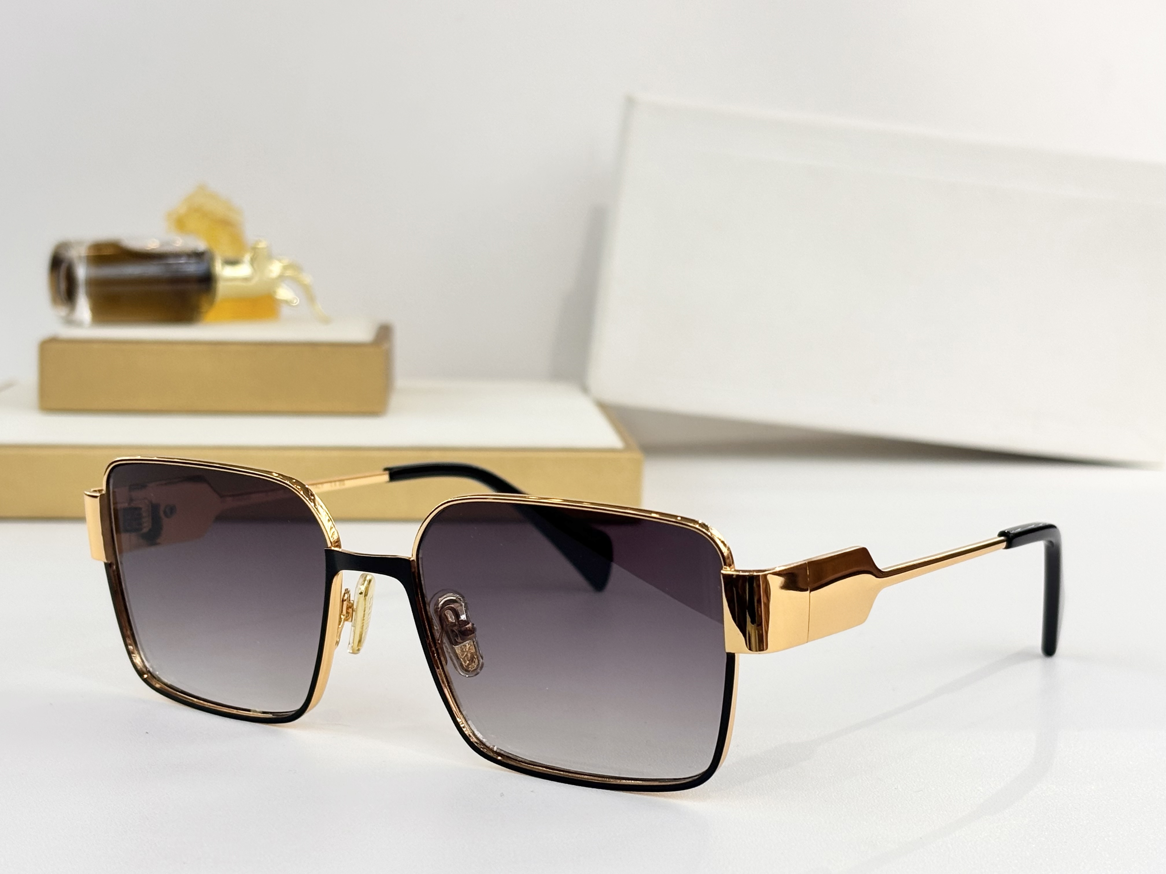 Popular Sunglasses For Men Women Summer 1576 Designer Stylish Outdoor Catwalk Leisure Style Anti-Ultraviolet UV400 Plate Square Full Frame Glasses R