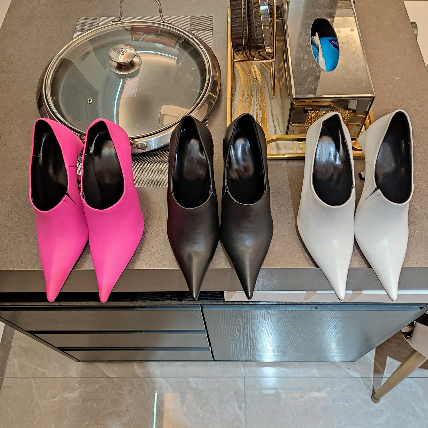 Designer Shoes Paris spike Nude shoes Women fashion Arcuate Hourglass high heels Boots calfskin black white pink Wedge sandal Size 35-42