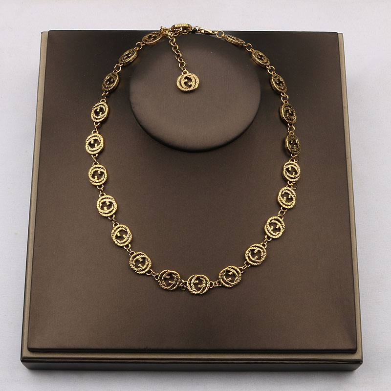 Femmes Pendentif Colliers Simple Vieux Or Métal Lettre Ronde Crysatl Perle Strass Pull Collier De Mariage Bijoux Accessoires
