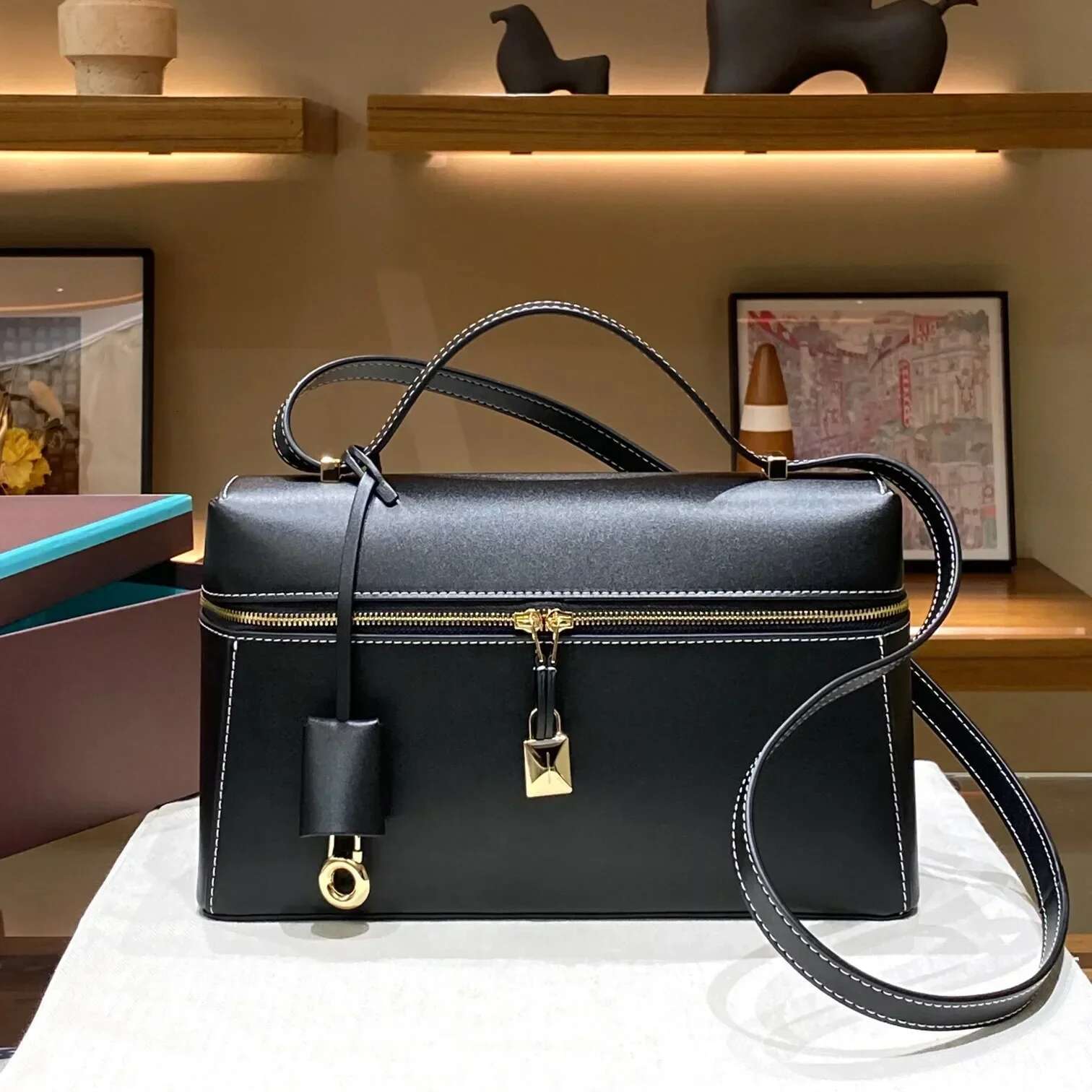 Sacs à main de créateur pour femmes, nouvelle arrivée, sac à poignée supérieure en cuir noir, fermeture à glissière, matériel doré, bandoulière,