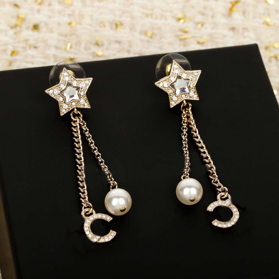 Luxury quality charm drop earring with diamond and white shell beads in 18k gold plated have stamp box PS6539A