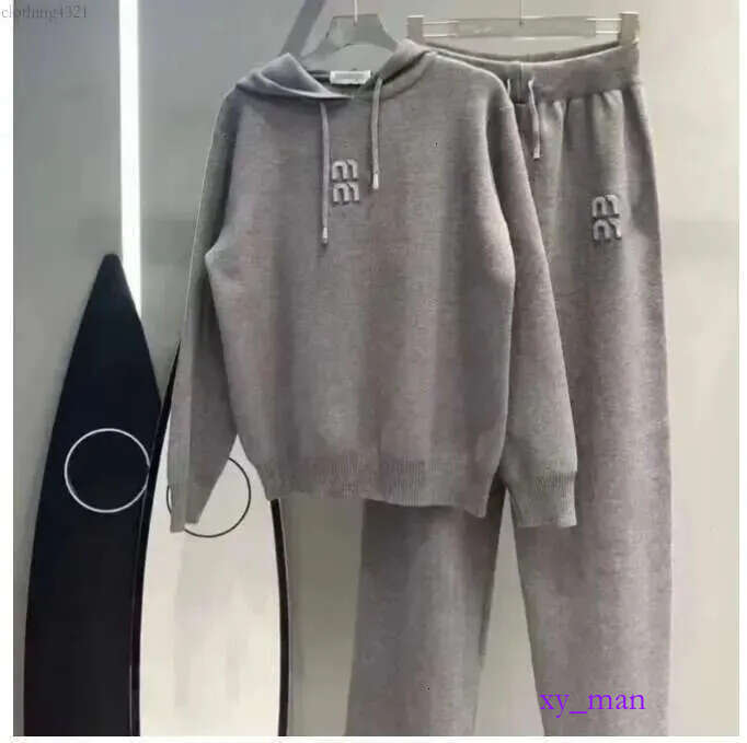 2025 Survêtements pour femmes 25 Automne Hiver Designer Nouvelle Lettre Emed Hot Dia Tricoté Lâche Casual Sweat À Capuche Base Pull Ensemble 4 Co