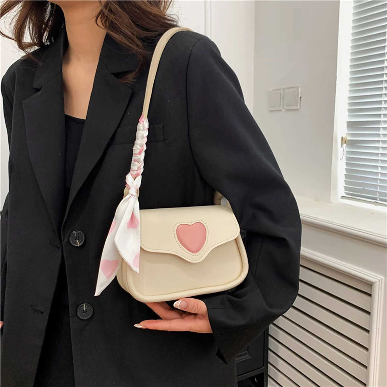 Saddle messenger bag womens shoulder bag solid color retro love buckle Pu leather handbagXJ250420