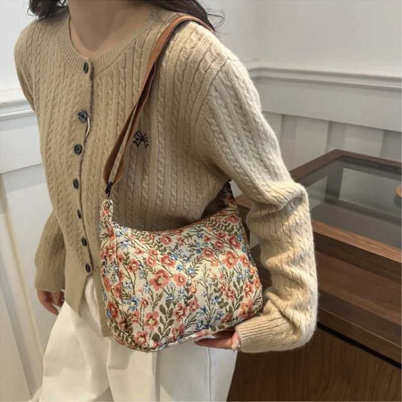 Fashion Retro Winter New Womens Bag Versatile Literary Prints Cloth Crescent Pack Texture Temperment Crossbody ShoulderXJ250419
