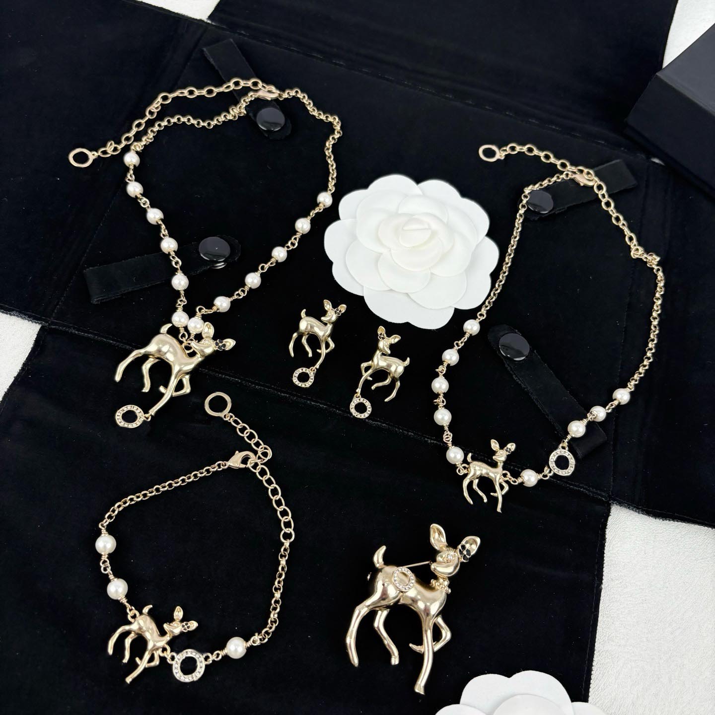 La dernière collection d'été d'ensembles de bijoux de la série d'animaux en 2025, mettant en vedette des boucles d'oreilles, des colliers, des br