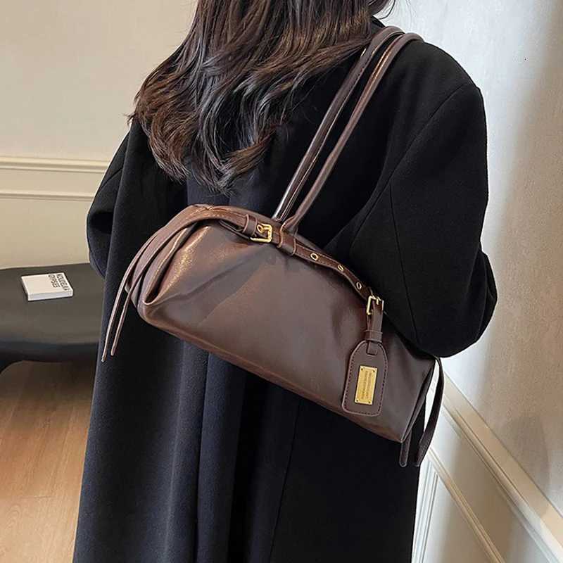 Zhongguo Underarm Autumn And Winter New Niche Design Bowling PU Leather Large Capacity Retro Fashion Shoulder Bag X251122