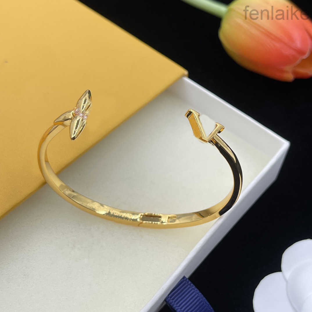 Jewelrys Diamond Bracelet Designer Gold for Women Luxury Jewelry Open Cuff Sier Love Womens Bangles plated 18K gold jewelry gift