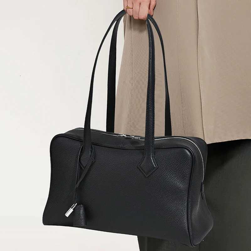 2025 Spring Luxury Brand Genuine Leather Cowhide Casual Totes Women Handbags Fashion Silver Lock Shoulder Bags Woman X251122
