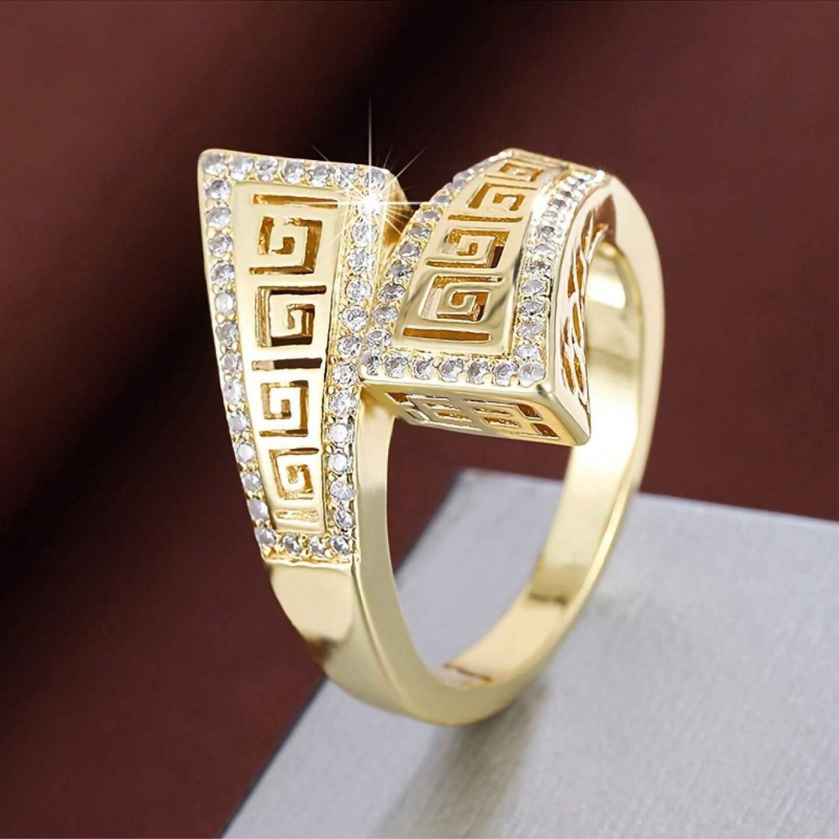 Geometric loop ring unique and fashionable ins style finger ring High quality gold designer diamond ring rings designer for women engagement men lov