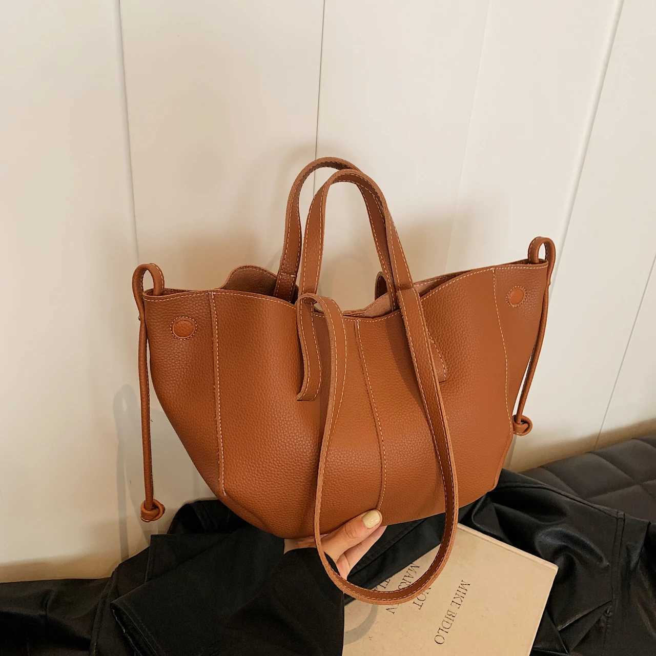 Small Niche Design Sac de voyage pour femmes de grande capacité 2024 Nouveau sac à main de mode rétro automnebagxj250422