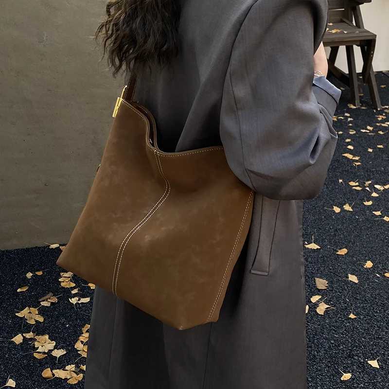 Automne et hiver Design de niche Ins-Style daim rétro Simple sac seau léger luxe polyvalent épaule sous les bras sac 1783QXXJ251122