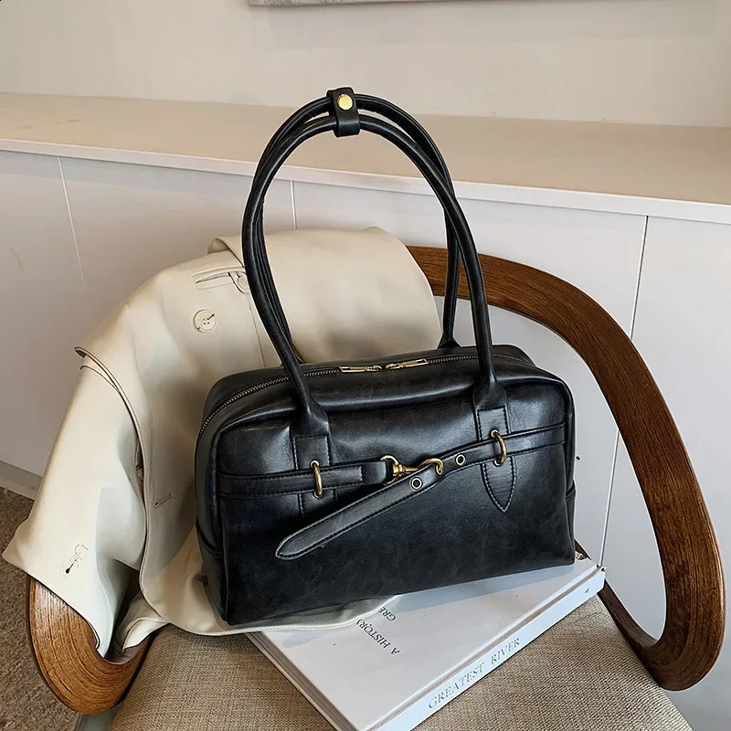 Vintage Large Capacity Underarm Womens 2025 New Winter Single Shoulder Handbag Commuting Boston Pillow Bag R250423