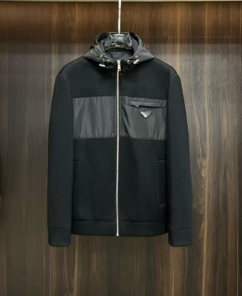 Veste doudoune à capuche en mélange de laine de marque Triangle géométrique fabriquée à partir de tissu respirant de haute qualité pour un confor