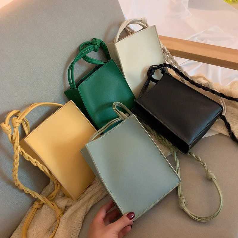 2022 New Womens Shoulder Bag Fashion Womens Chain Pu Leather Handbag Small Square Card Bag Portable Horizontal Bag Wallet W250421