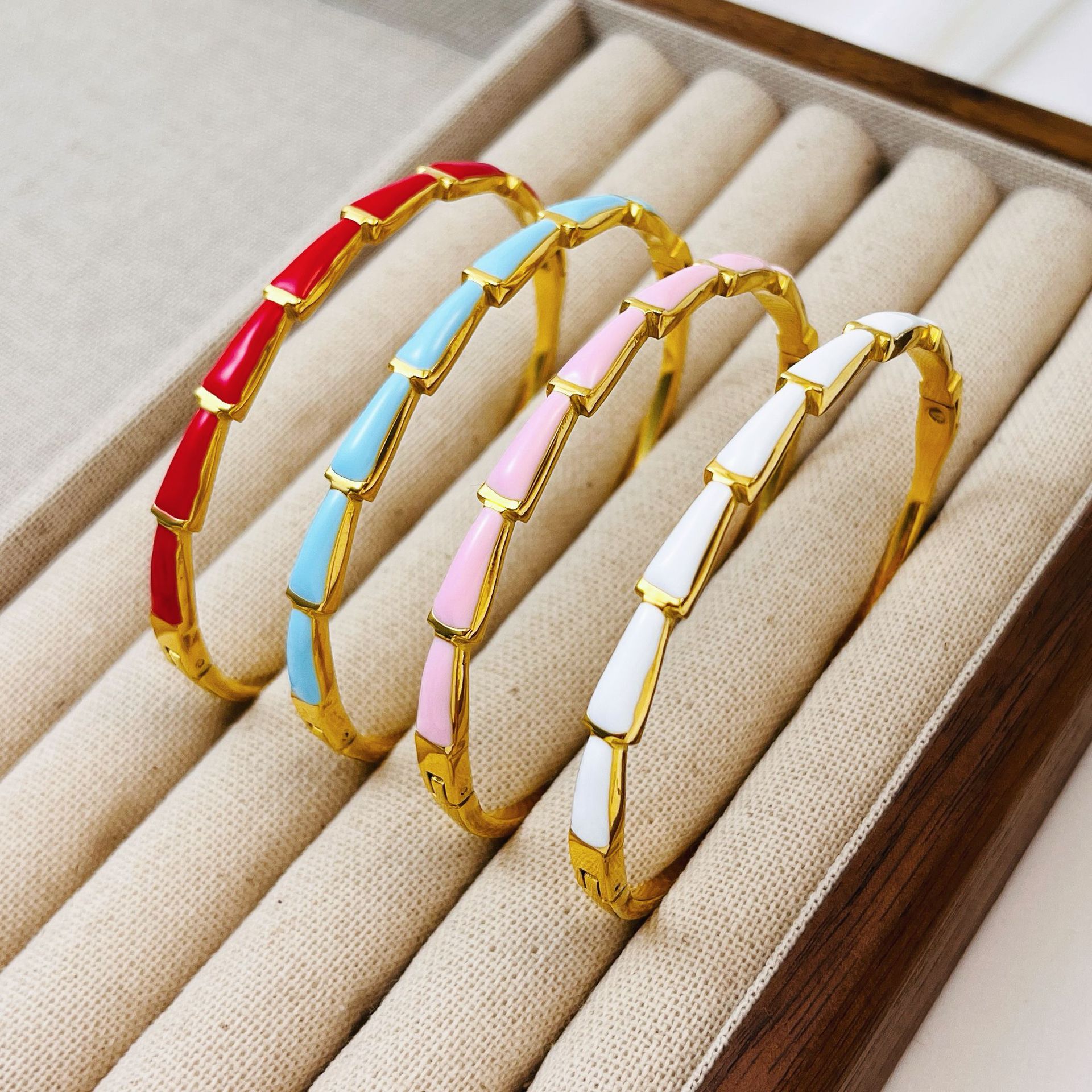 Fashion mens and womens couples light designer bracelet women luxury jewelry gold mens bracelet designer silver bracelet men love bracelet bangle