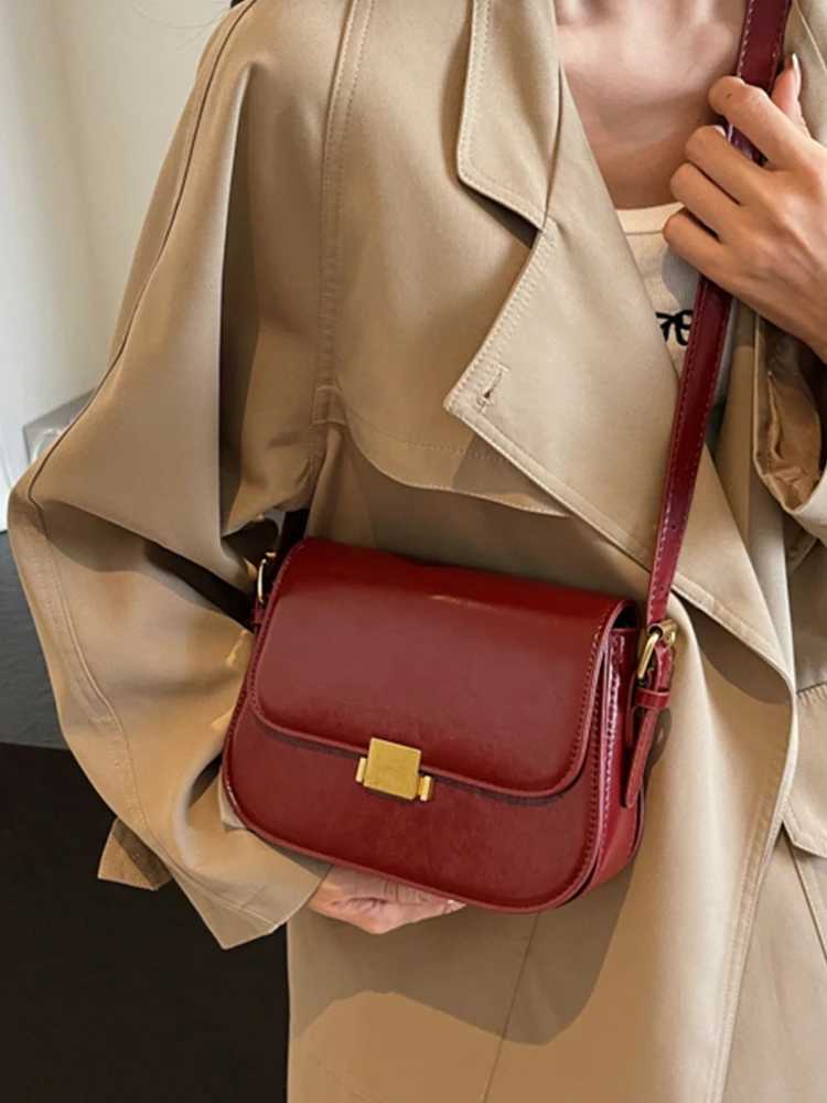 Vintage Burgundy Womens Shoulder Bag Autumn Winter PU Leather Flip Small Square Bag Womens Fashion HandbagXJ250422