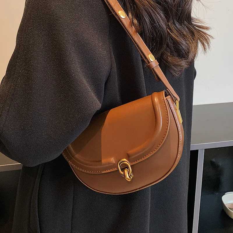Petit sac de bras de selle en cuir pu pour les femmes 2023 Sac de corps de croix à épaule tendance pour femmes rétro pour les aisselles sac à mai