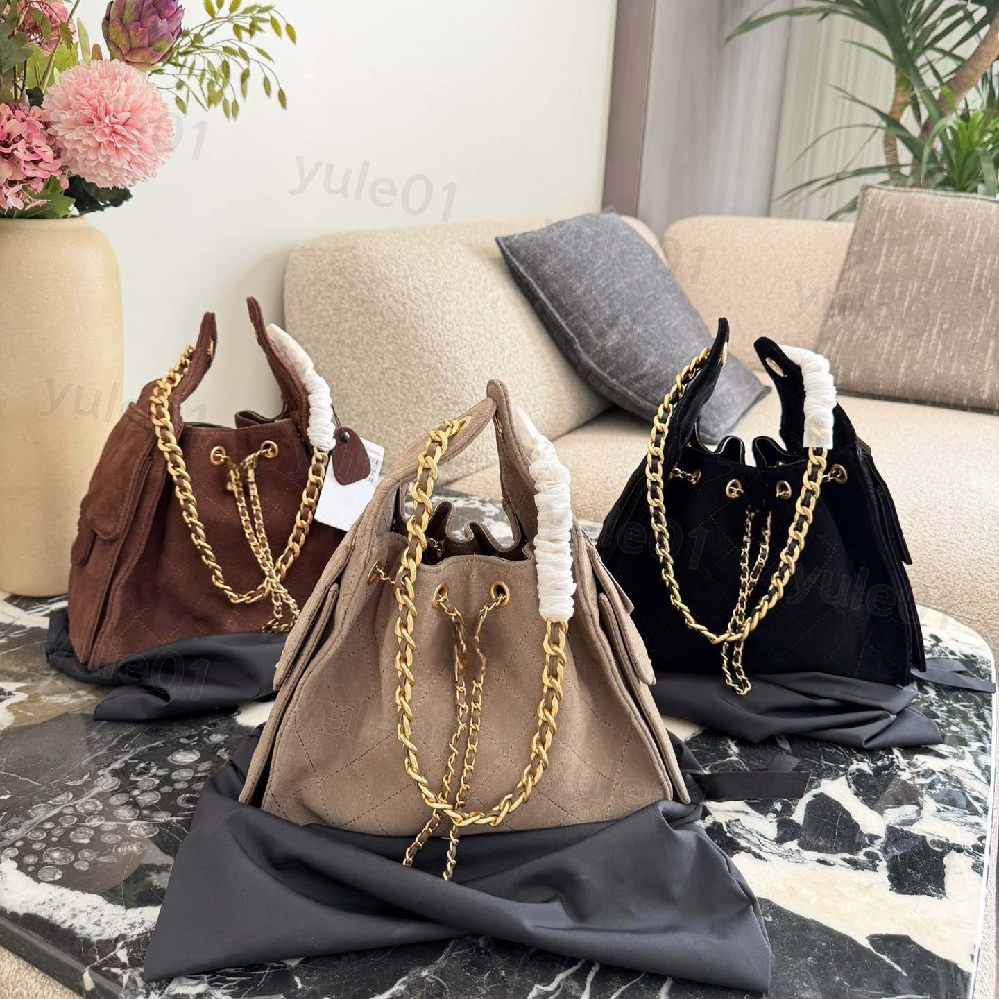 Designer Shoulder Bag Large Capacity Elegant Casual Handbag Womens Suede Bag with Chain Strap High-Quality Ladies' Hobo Bags Two Sizes Availabl