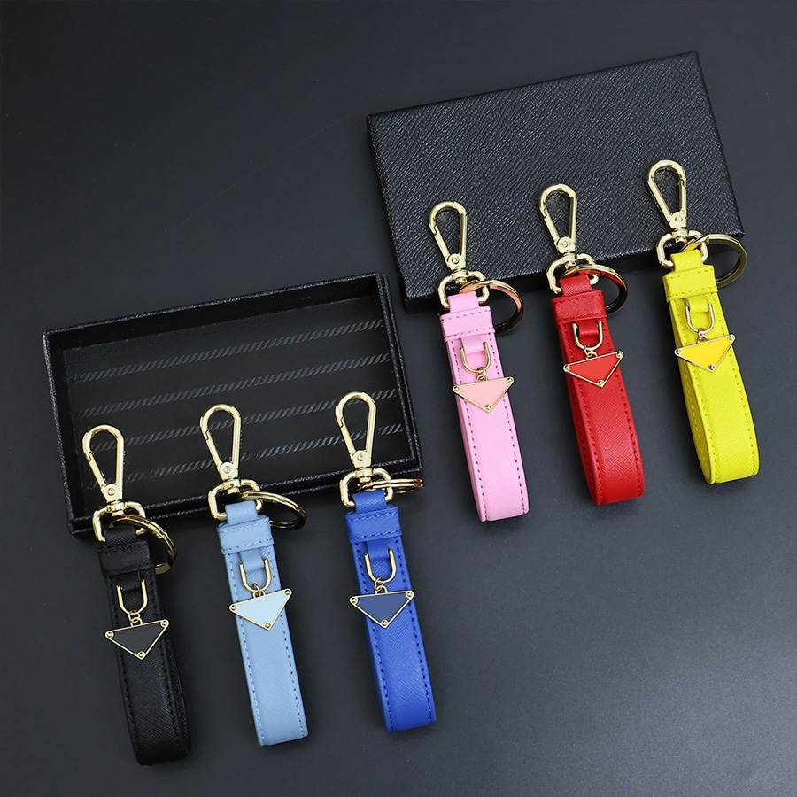 Genuine Leather Designer Keychain Bag Accessories Car Key Chain Gift Letters Design for Men Women Vintage Golden Keyring Delicate Decoration Chai-image-981350997