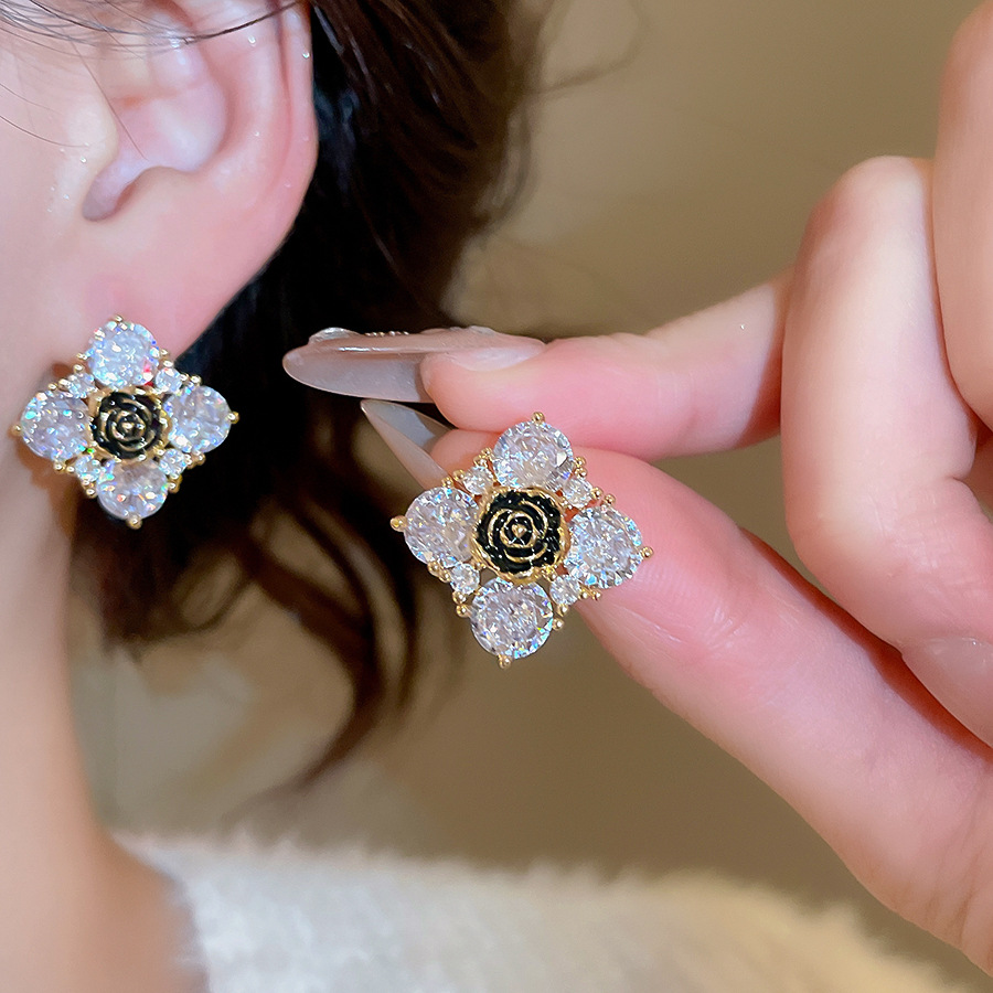 Vintage Silver Needle Flower Multi-Wear Retro Niche Design Sense Stud Light Luxury High-End Earrings-image-1085833335