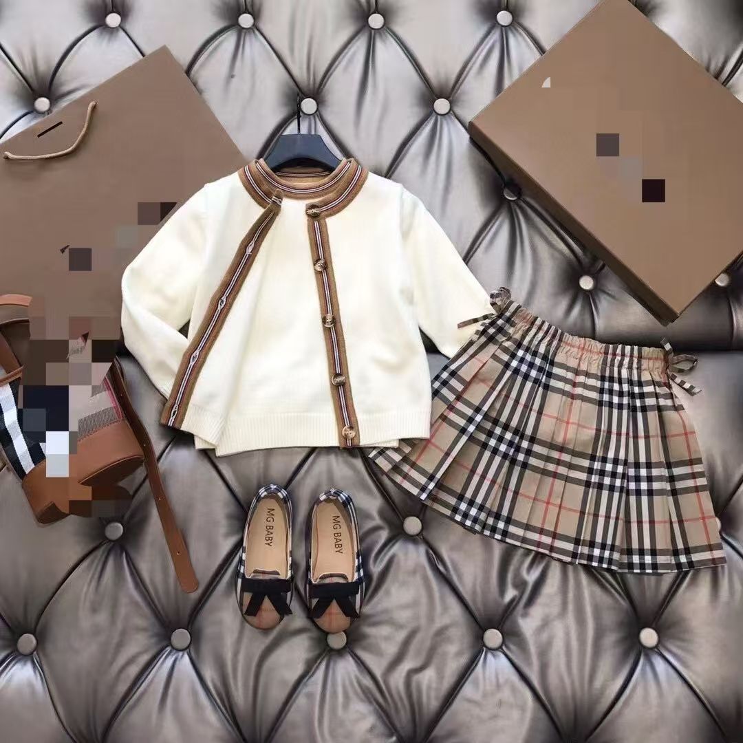Robe de luxe pour bébé, design à rayures croisées, costume pour filles, vêtements de styliste pour enfants, jupe cardigan tricotée et chapeau tri
