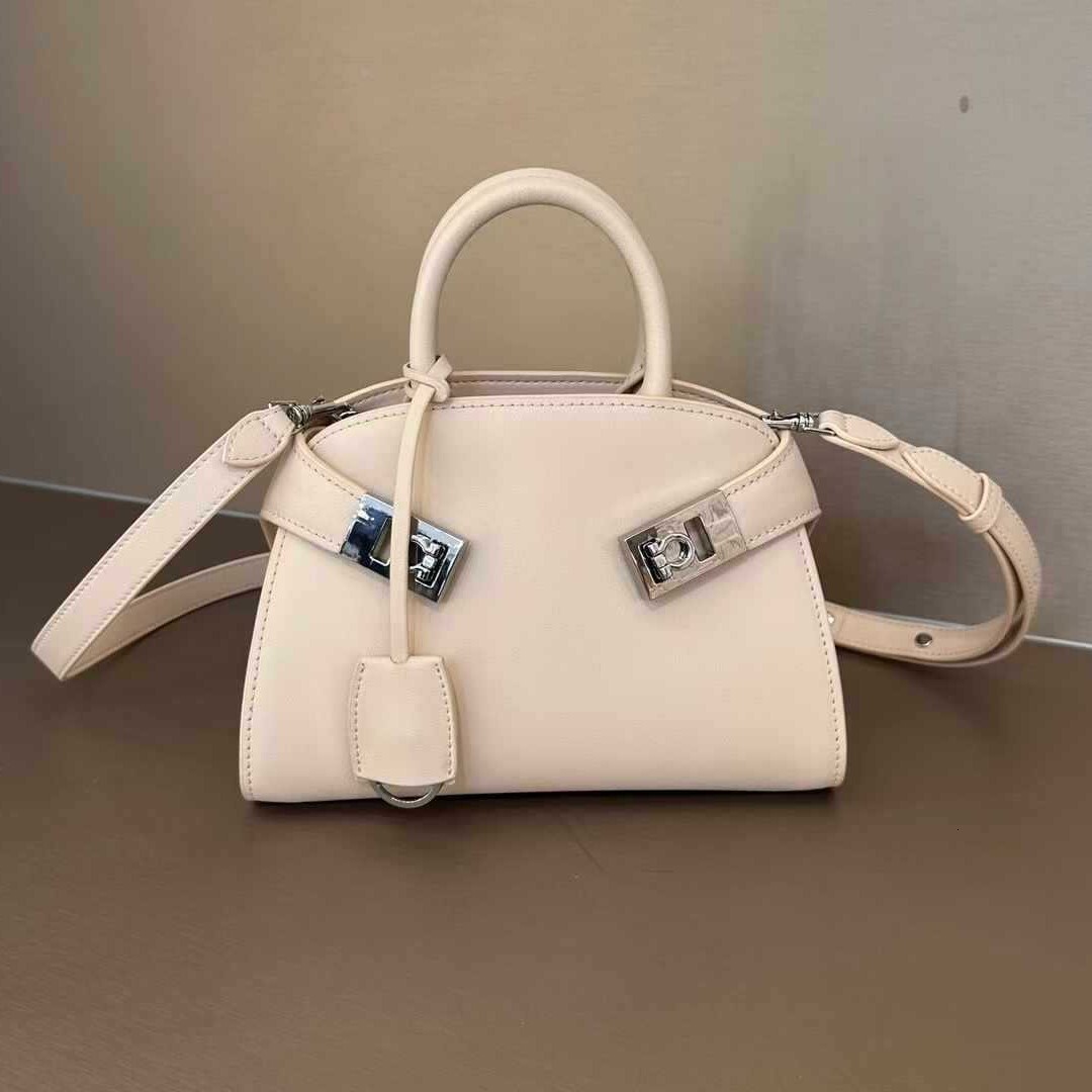 25ss Genuine Leather Handbag Hug Bag Pillow Bag Top Layer Leather Advanced Feeling 2025 New Model Fashion Temperament Boston Bag