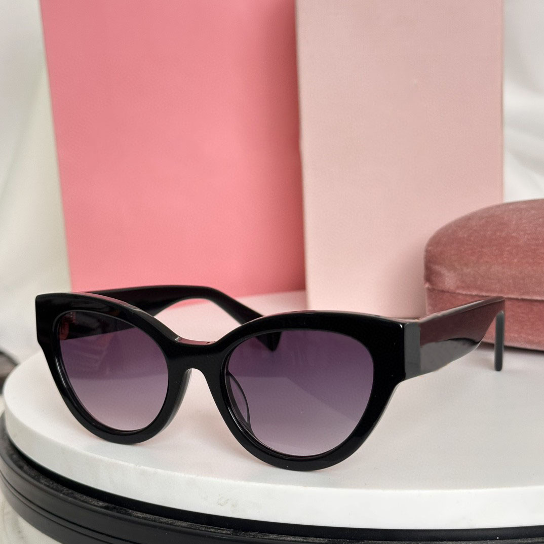 2025 Nouvelles lunettes de soleil pour hommes à 6 couleurs Lunettes de soleil de créateurs pour femmes Classic Eaux Goggle extérieurs Verres de s