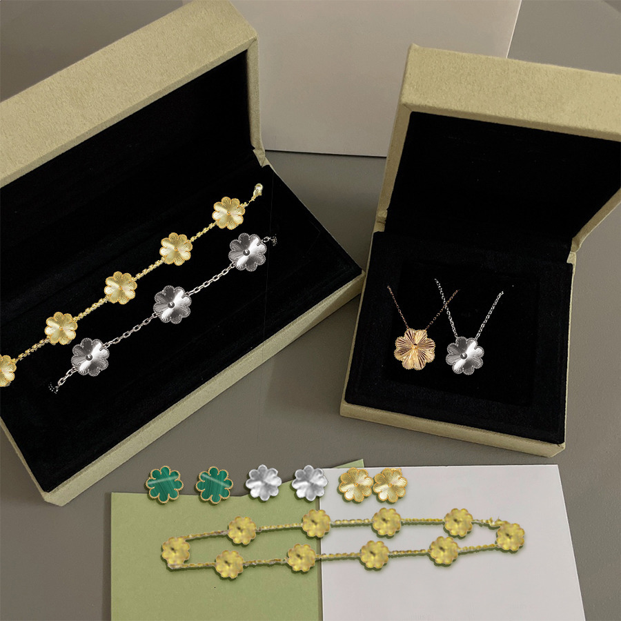 Designer Bracelet Necklace Earrings Available For Women Designer Jewelry Classic Clover Bracelet Flowers Design Womens Mother Wedding Gift