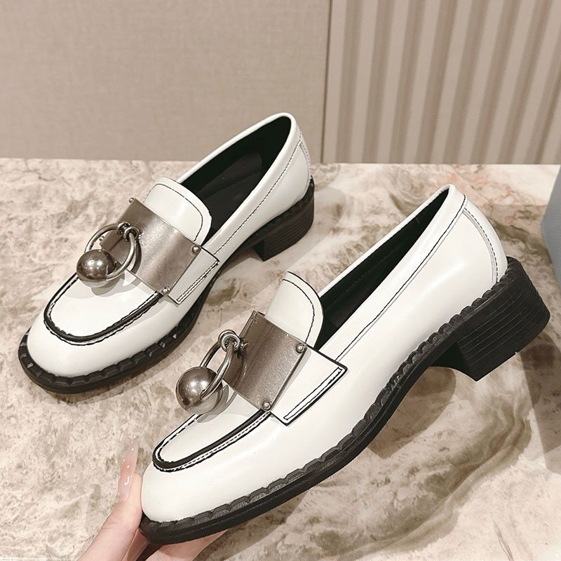 Designer With British Loafers Womens Vintage Leather Shoes Luxury College Style Casual shoe Ladie Pendant Casual Shoe Sizes 35-41