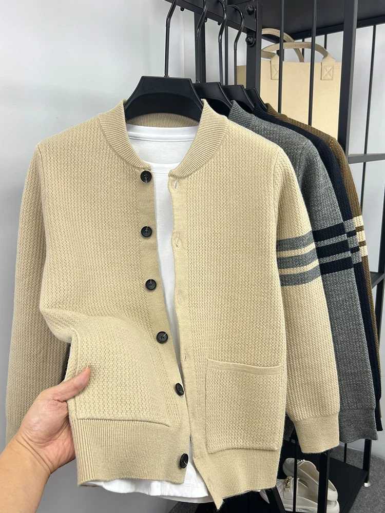 Luxury Design Brand Mens Knit Cardigan Baseball Collar 3 Stripe Sweater Coat Korean Fashion Velvet Thicken Winter Mens Clothes X251125
