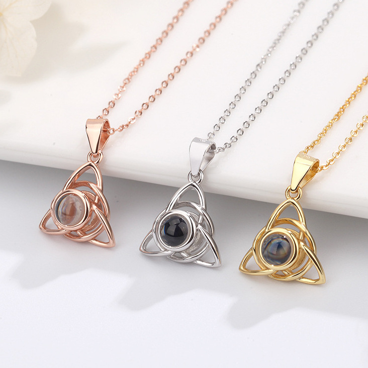 Collier de pierre de projection Je t'aime avec triangle creux et pendentif rond pour hommes, chaîne de moissanite, collier de créateur, bijoux de