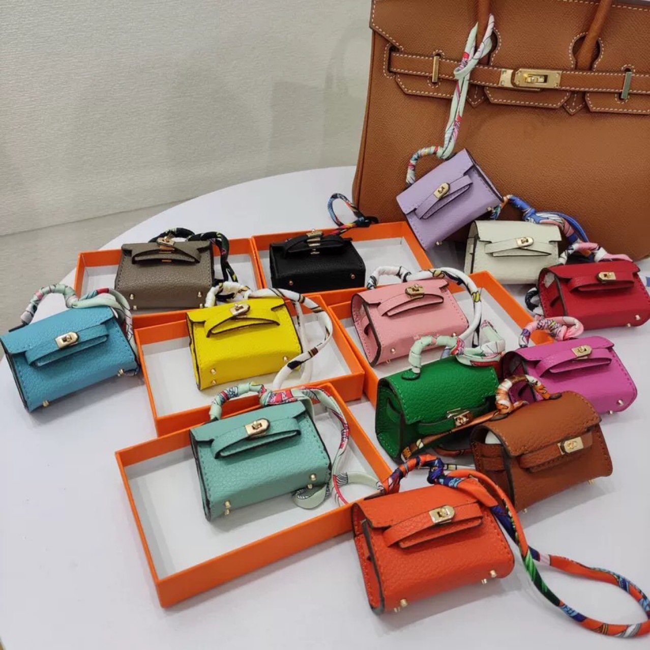 top Key chains woman Designer Key ring chains Accessories Lanyards Tiny House Leather Mini Bag Charm Key ring Decorate Purse Keychain Pendant 02