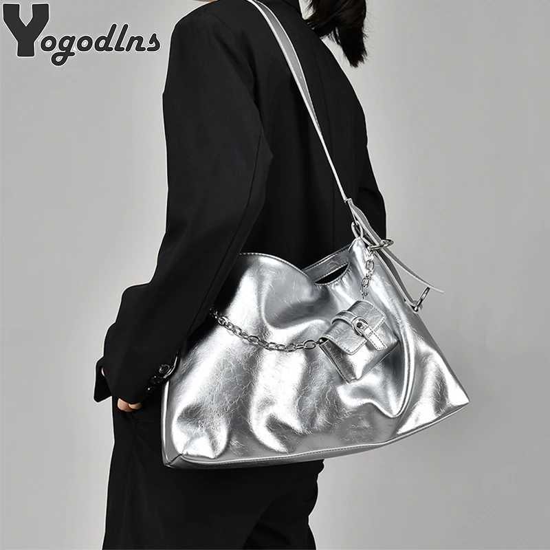 Fashion Womens Sac Trend Fashion grande capacité argent Soft PU Le cuir sous-vêtements en cuir Bolso Mujer Commu au sans-abri sans-abri Bagxj2504