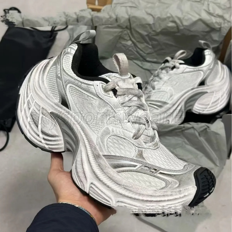 2025 Pistes de luxe Chaussures de course Chaussures de créateurs Hommes Femmes Baskets Chaussure Tripler Noir Sliver Blanc Gym Rouge Gris Foncé M