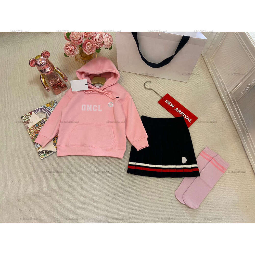 New girls dress suit baby overskirt kids designer clothes Autumn and spring Thick-fabric design Sweater and skirts A091X03N032