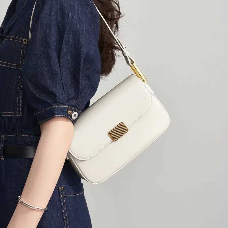 2024 Nouveau sac décontracté pour femmes Touche High End Ten Ten Small Square Sac à fond en cuir authentique SAG SPRING ET ÉMÉTRE W250425