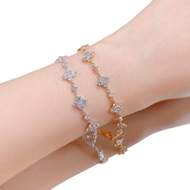 Chain Bracelet 2026 New Four Leaf Clover Full Diamond Elegant And cable Sweet Bracelet For Women As The Best Link